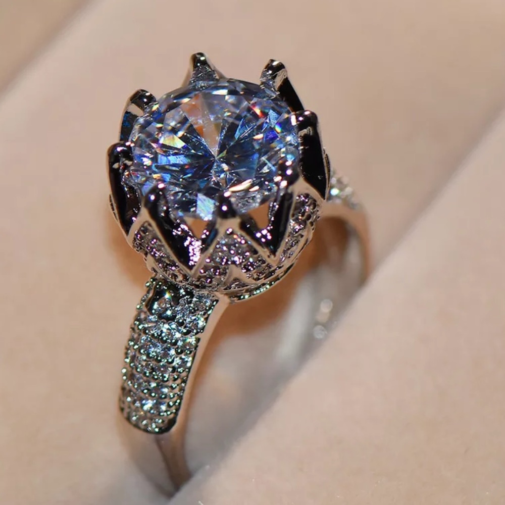 💍NEW SILVER DIAMOND QUEEN CROWN ENGAGEMENT RING💍 - Picture 2 of 5